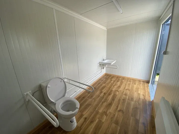 WC Cabina Doble 4×2 m con rampa – Accesible PMR
