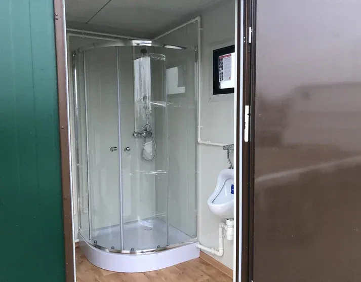 WC Cabina Doble 4×2 metros con duchas