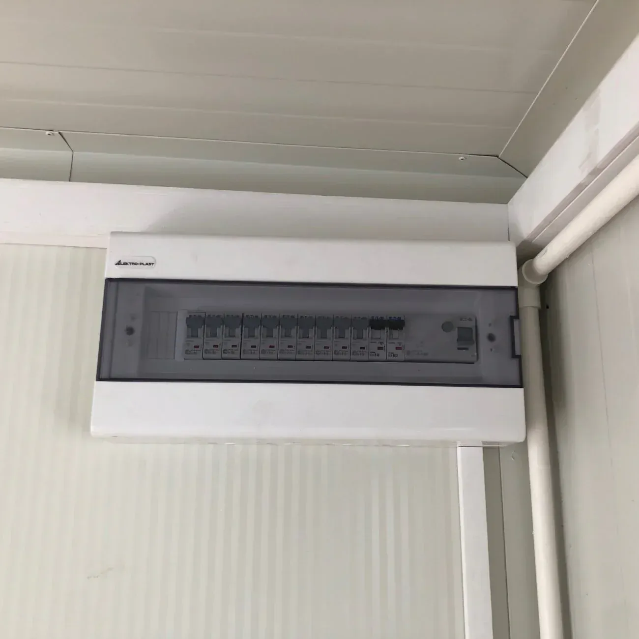 Contenedor sanitario de panel sándwich 6,00 × 3,00 m