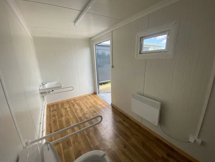 WC Cabina Doble 4×2 m con rampa – Accesible PMR